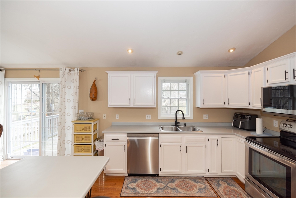 93 Kenberma Road Worcester, MA 01604 - Photo 3 of 27 Gallery Image 3