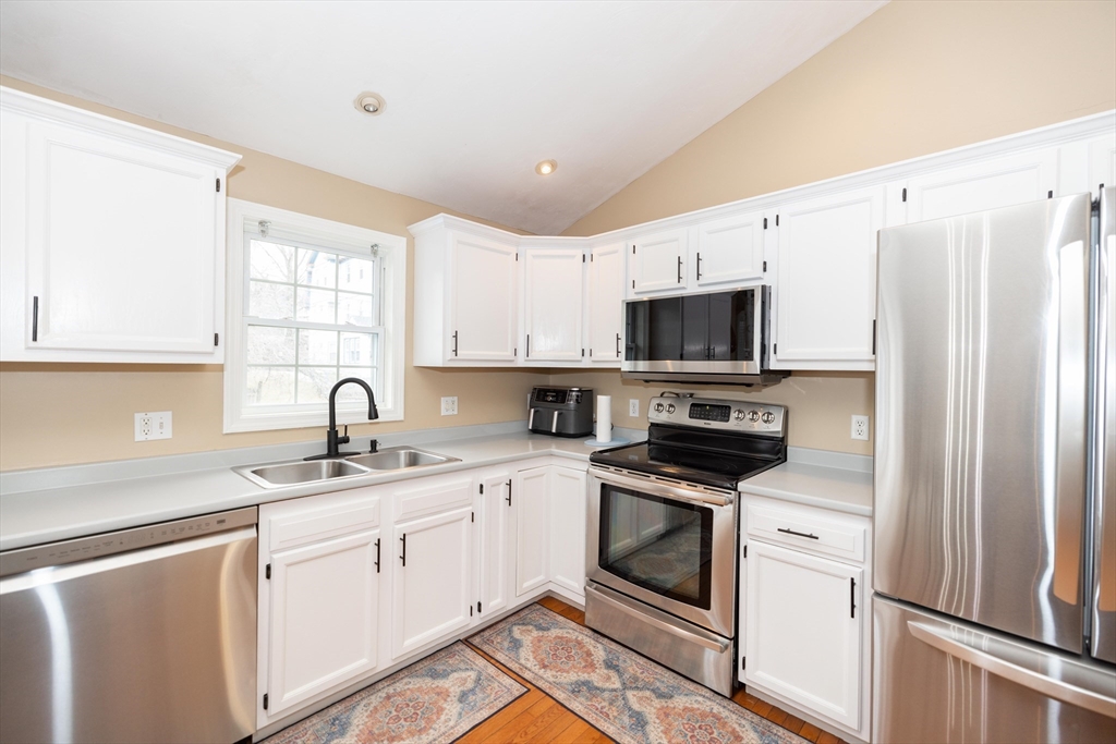 93 Kenberma Road Worcester, MA 01604 - Photo 5 of 27 Gallery Image 5