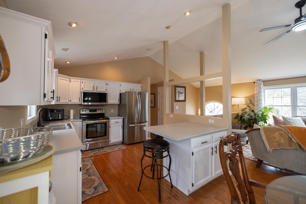 93 Kenberma Road Worcester, MA 01604 - Photo 10 of 27 Gallery Image 10