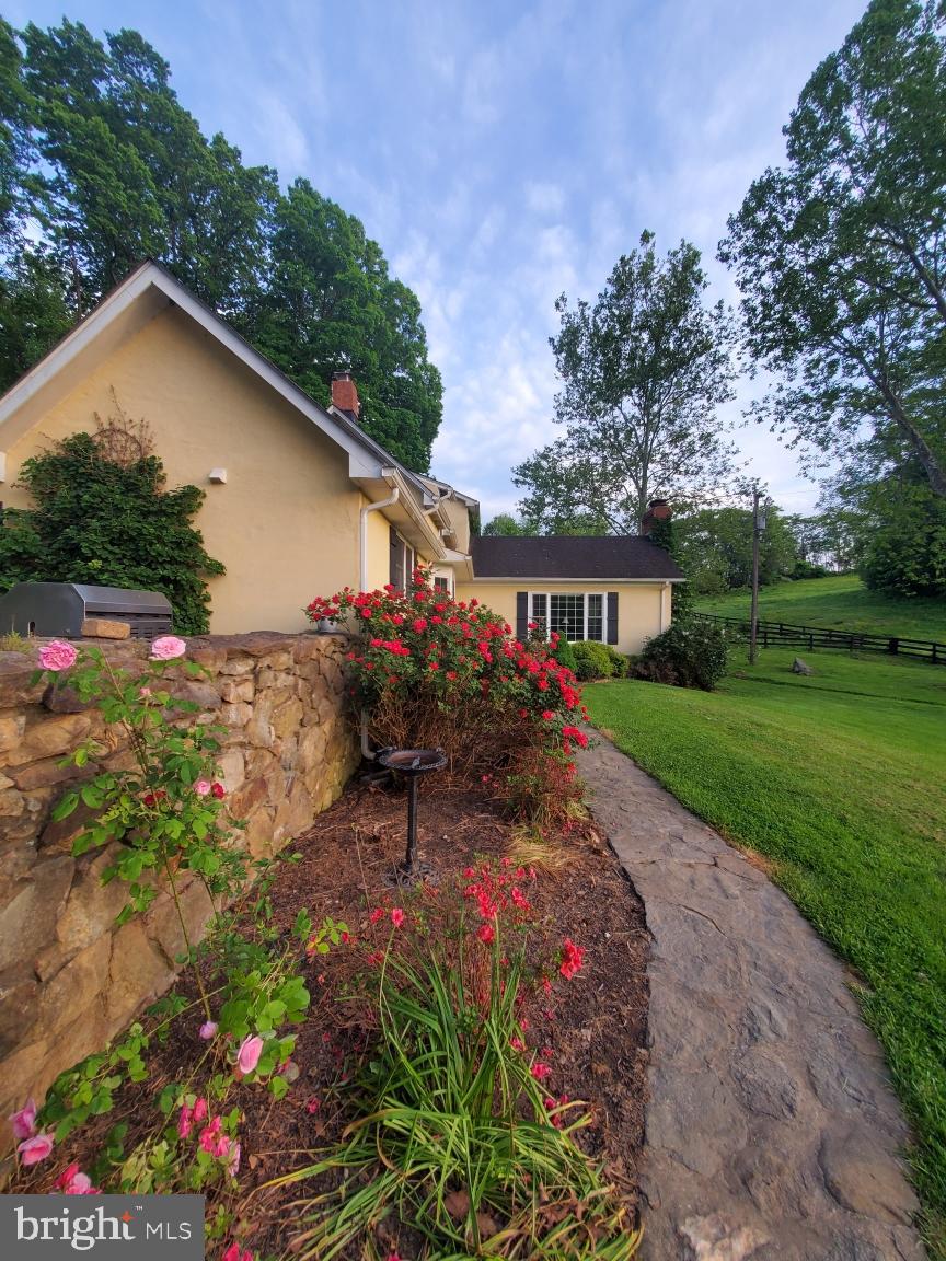 9351 Crest Hill Road Marshall, VA 20115 - Photo 2 of 47 Gallery Image 2