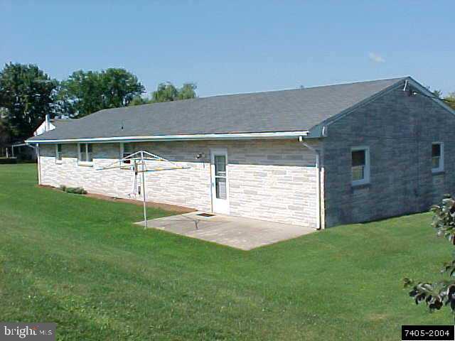 2131 George Street Dover, PA 17315 - Photo 2 of 6 Gallery Image 2