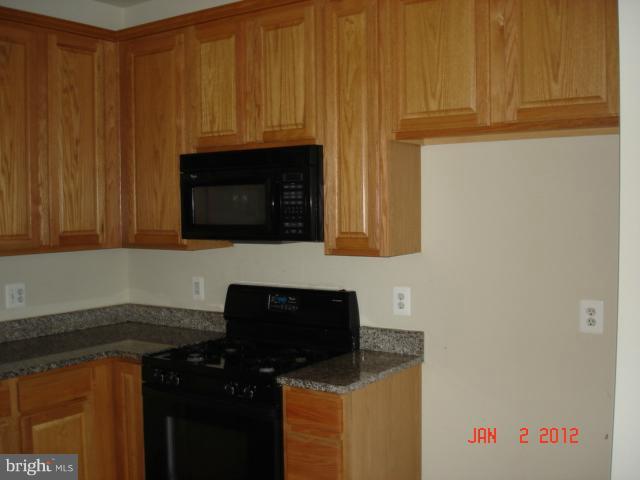 7362 Stream Bluff Way Springfield, VA 22153 - Photo 12 of 21 Kitchen
