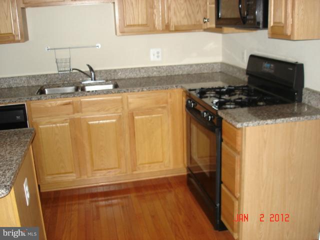 7362 Stream Bluff Way Springfield, VA 22153 - Photo 16 of 21 Kitchen
