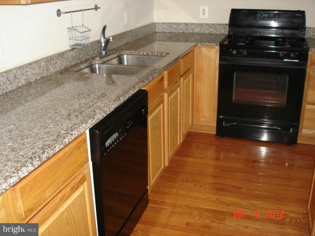 7362 Stream Bluff Way Springfield, VA 22153 - Photo 3 of 21 Kitchen