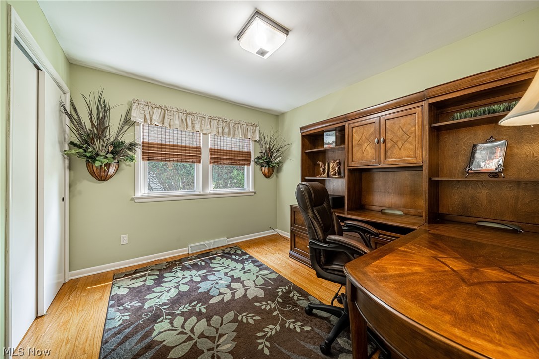 527 Ransome Road Cleveland, OH 44143 - Photo 12 of 34