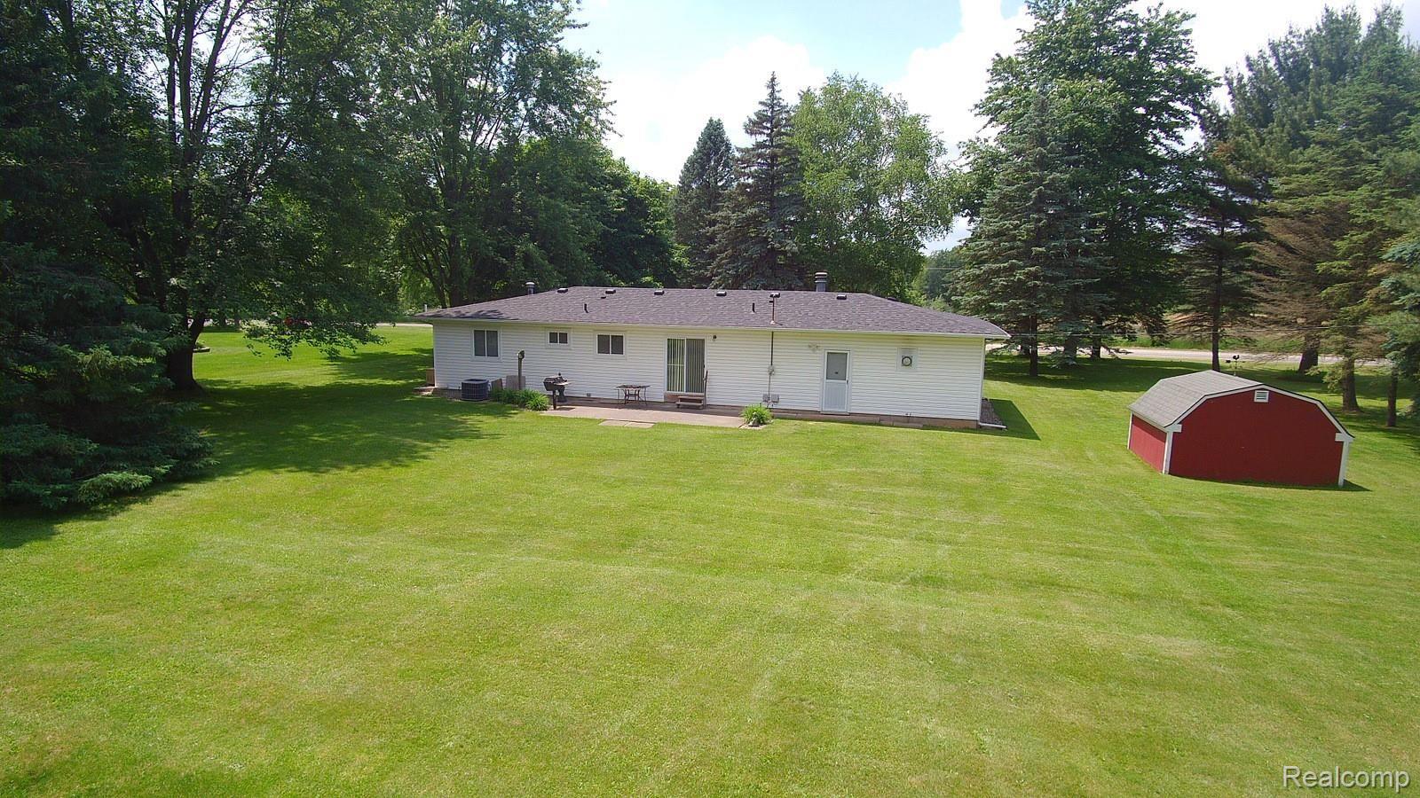 8571 Farley Road Pinckney, MI 48169 - Photo 23 of 32 20 REAR.jpg