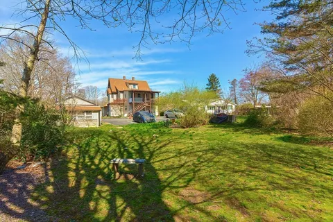 $2,600 | 289 Walnut Street, Unit 1, Stoughton, MA 02072