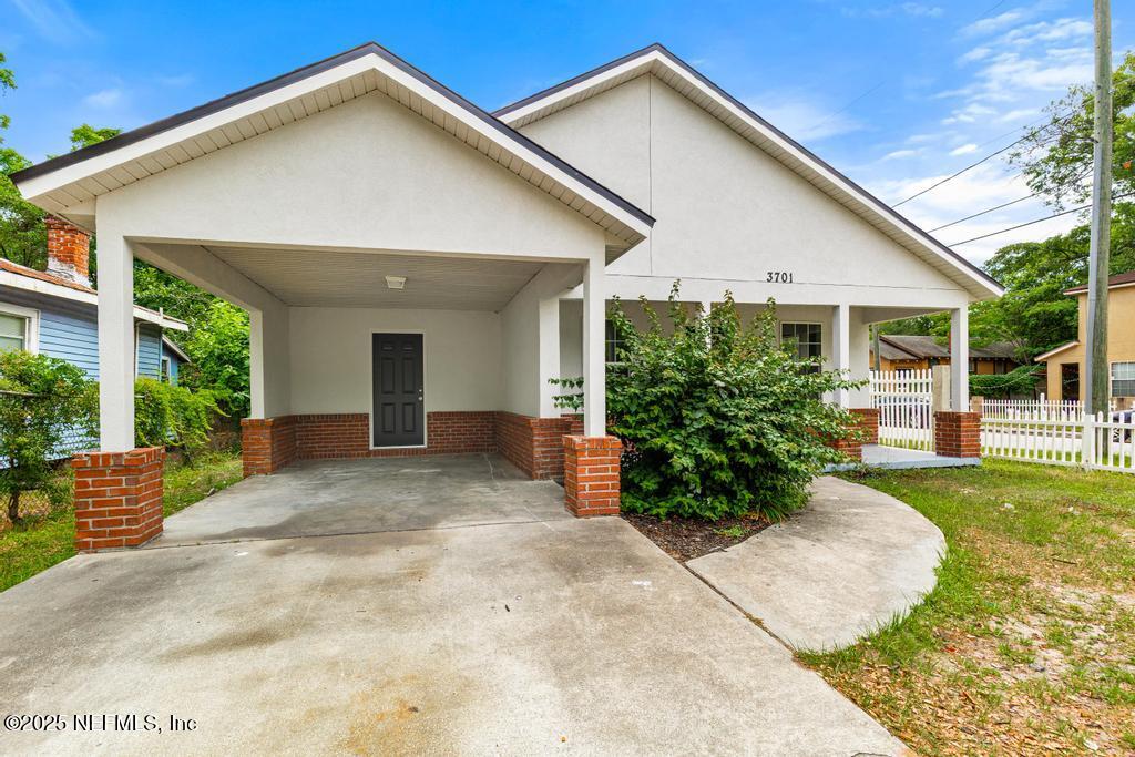 3701 Stuart Street Jacksonville, FL 32209 - Photo 2 of 24 a view of a house with yard and plants