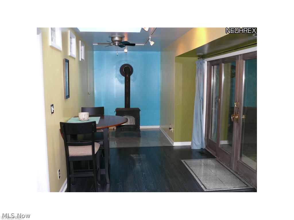 370 Keltner Road Akron, OH 44319 - Photo 10 of 21 Private Office/Café Room w/Skylight, sliding glass doors to see Back yard!