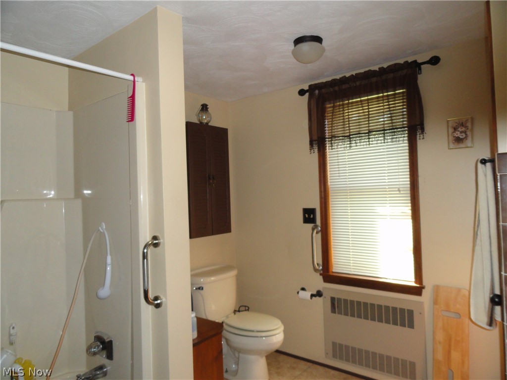 346 McIntosh Road Chester, WV 26034 - Photo 15 of 33 Main Bath