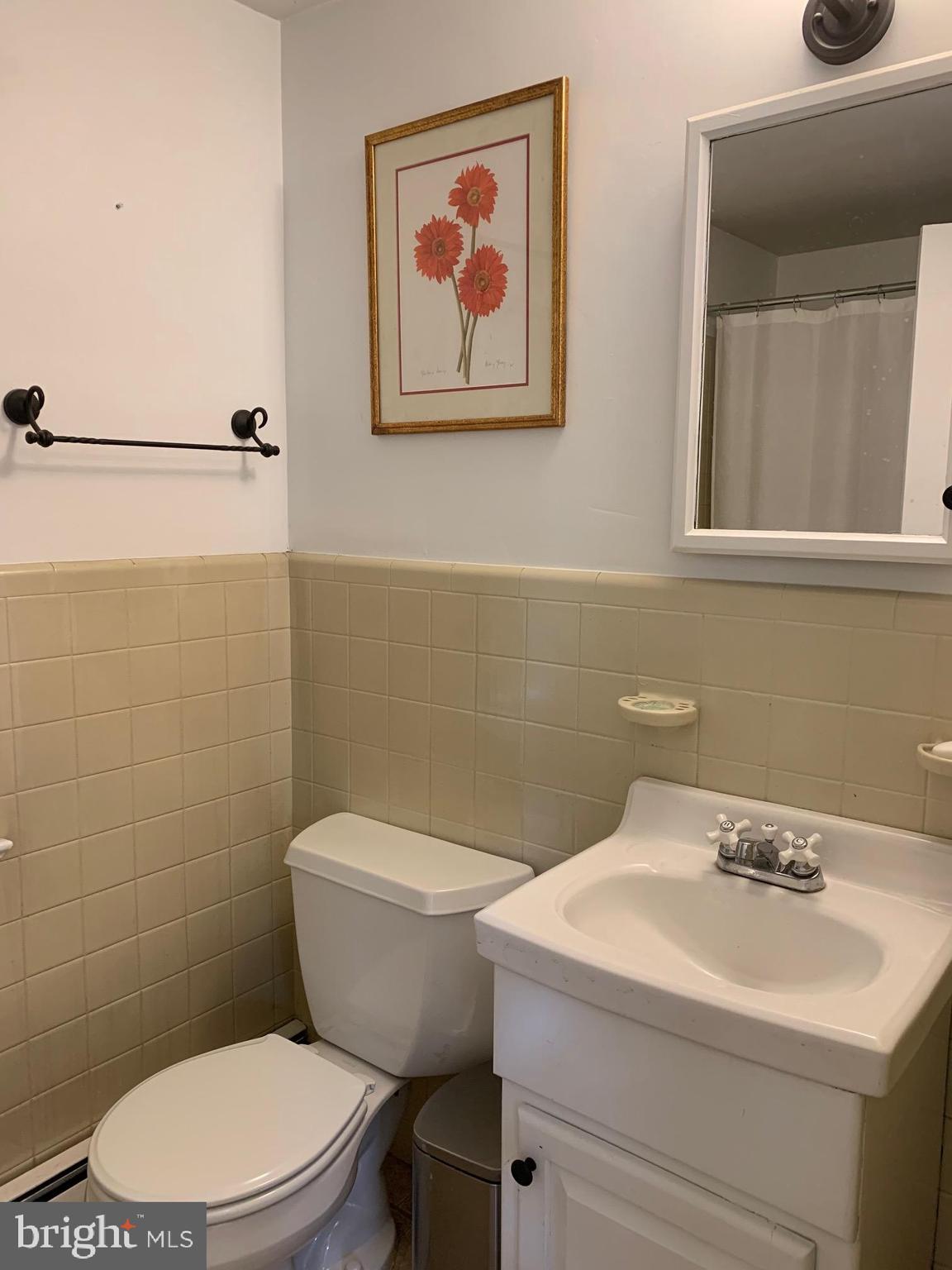 1390 Pinetown Road Fort Washington, PA 19034 - Photo 15 of 32 Full Bathroom