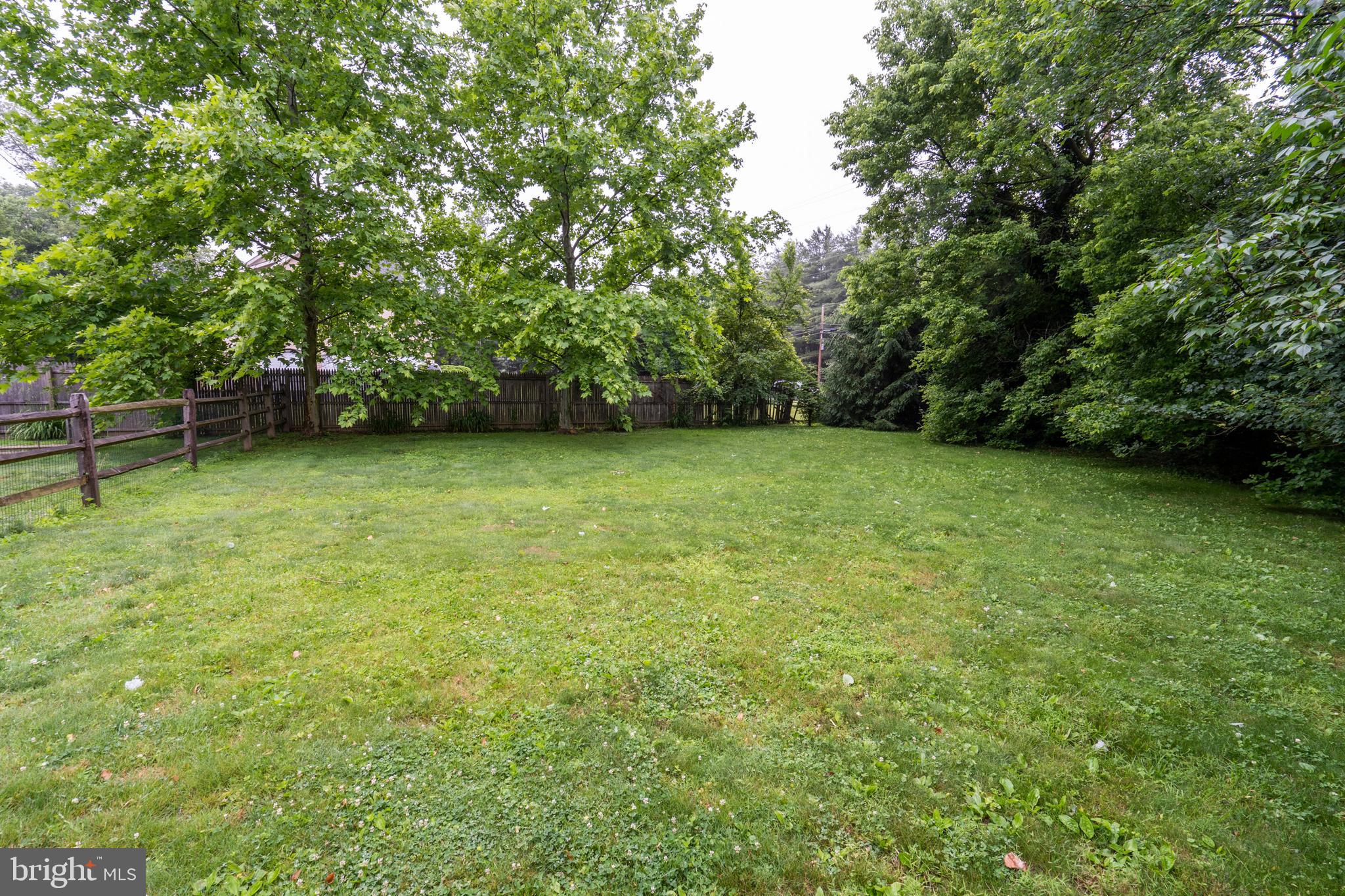 1390 Pinetown Road Fort Washington, PA 19034 - Photo 28 of 32 Yard