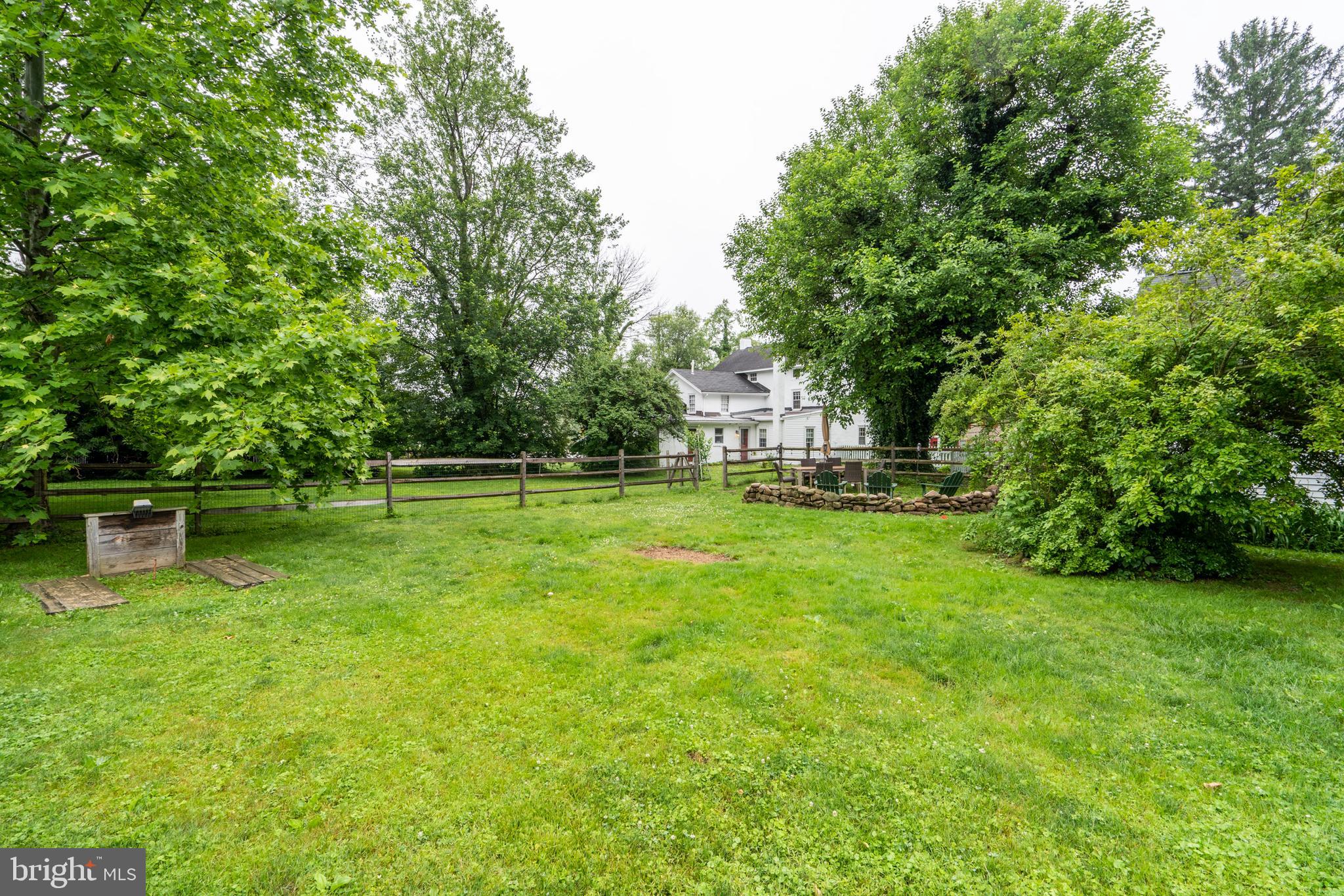 1390 Pinetown Road Fort Washington, PA 19034 - Photo 31 of 32 Yard