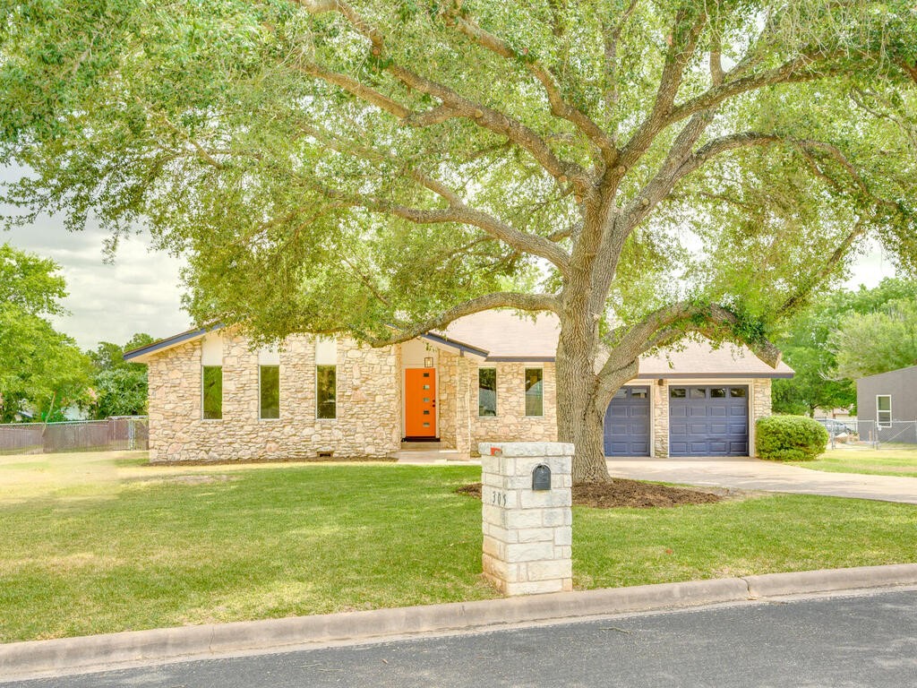 305 Whitetail Drive, Manchaca, TX 78652 Compass
