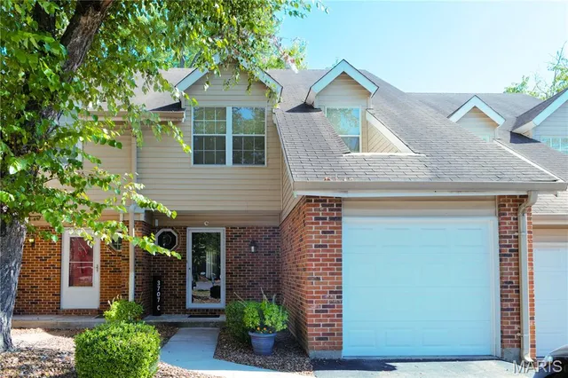 $114,900 | 3707 Candlewyck Club Drive, Unit C, Florissant, MO 63034