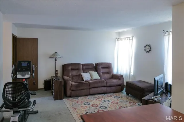 $114,900 | 3707 Candlewyck Club Drive, Unit C, Florissant, MO 63034