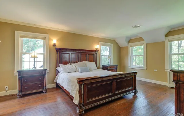 $9,600 | 246 Park Avenue, Manhasset, NY 11030