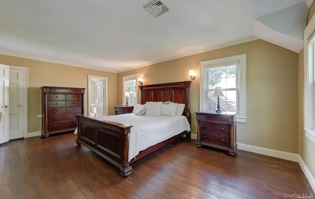 $9,600 | 246 Park Avenue, Manhasset, NY 11030