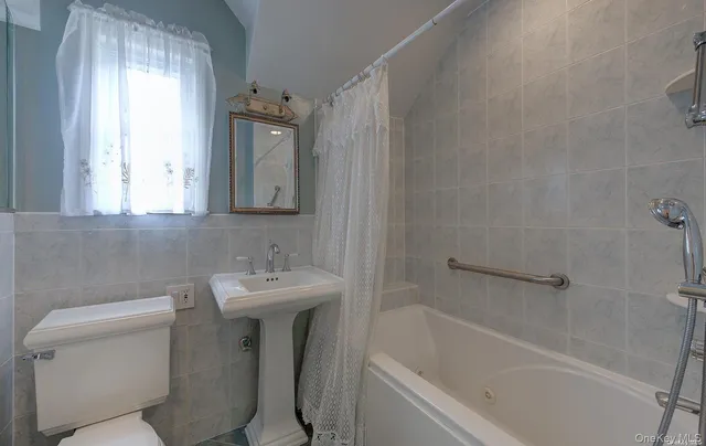 $9,600 | 246 Park Avenue, Manhasset, NY 11030