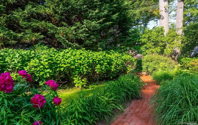 $9,600 | 246 Park Avenue, Manhasset, NY 11030