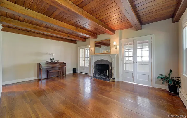 $9,600 | 246 Park Avenue, Manhasset, NY 11030