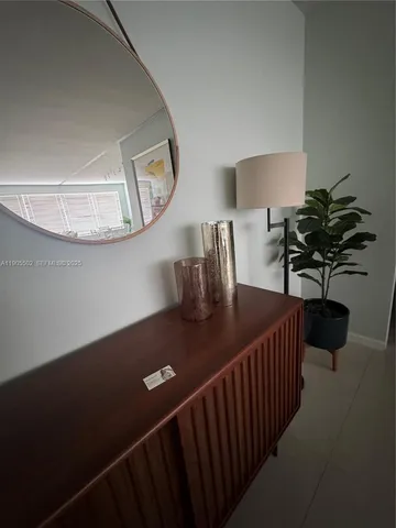 $3,300 | 4925 Collins Avenue, Unit 5G, Miami Beach, FL 33140