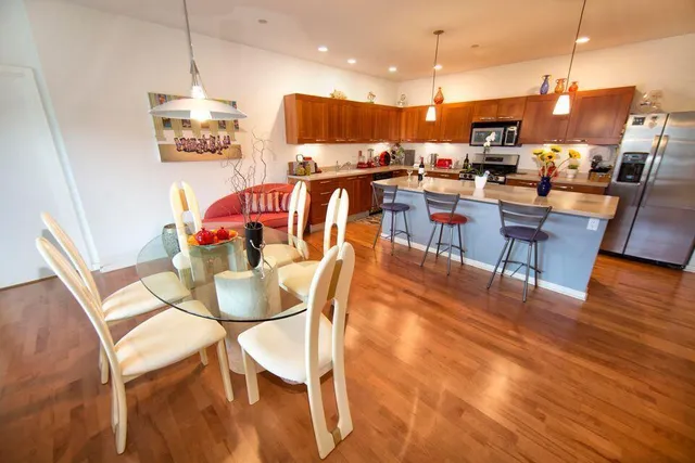 $3,200 | 1522 North Prospect Avenue, Unit 301, Milwaukee, WI 53202