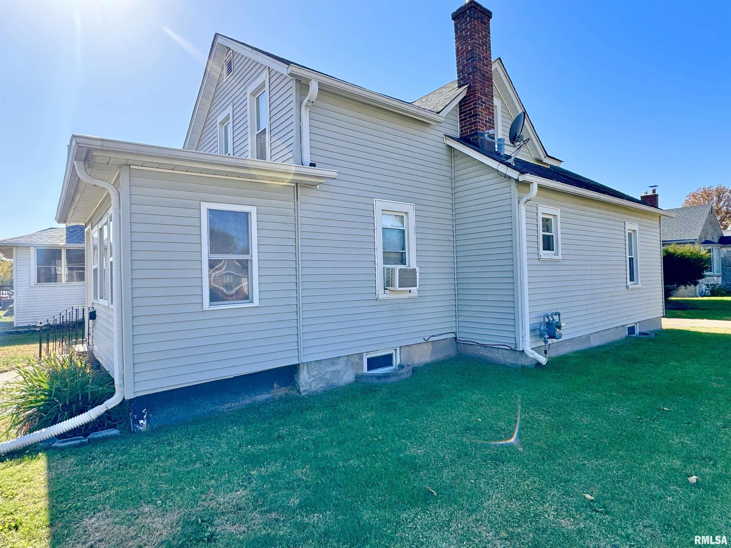 102 South 5th Street Clinton, IA 52732 - Photo 2 of 21 Gallery Image 2