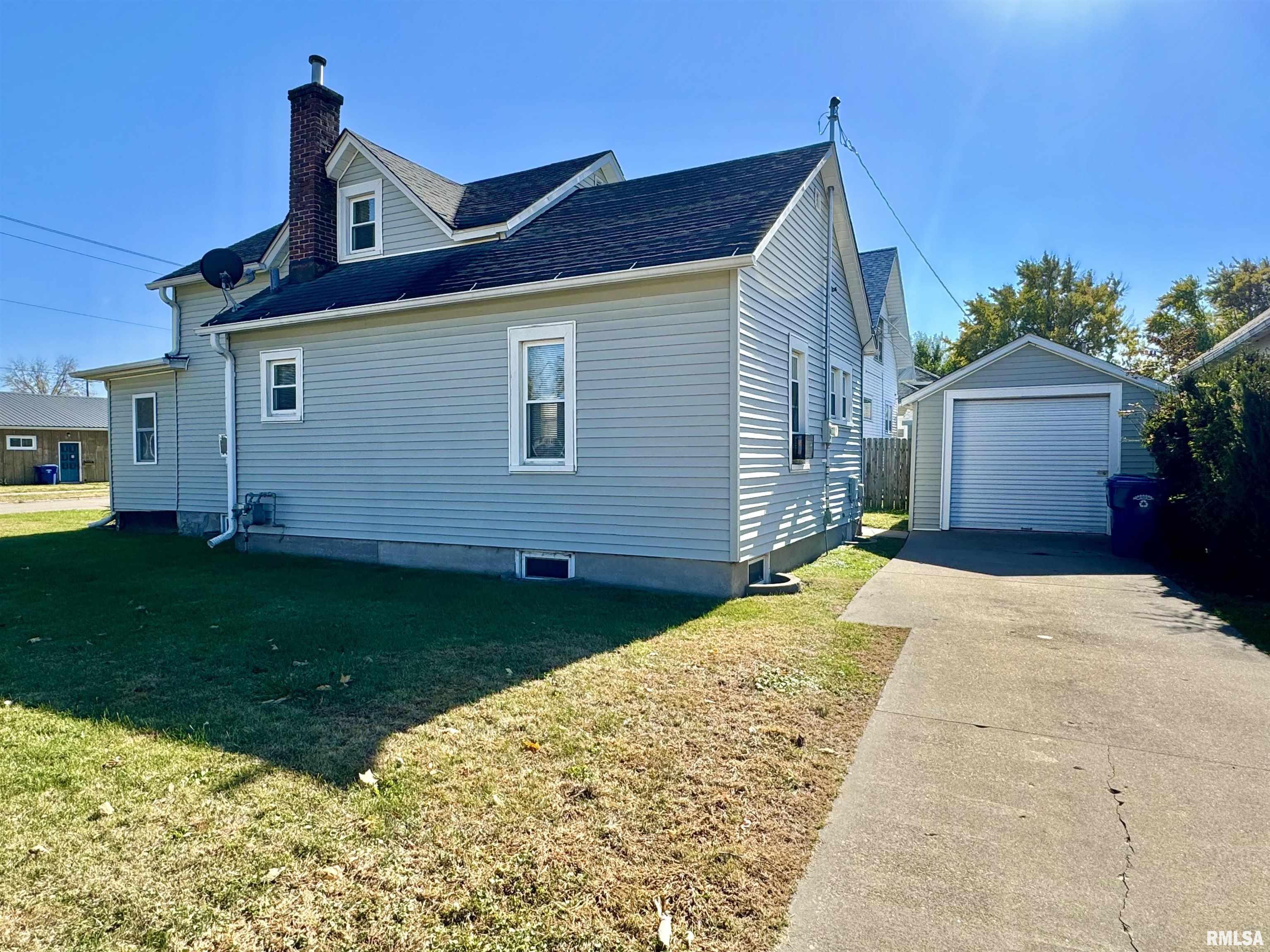 102 South 5th Street Clinton, IA 52732 - Photo 4 of 21 Gallery Image 4