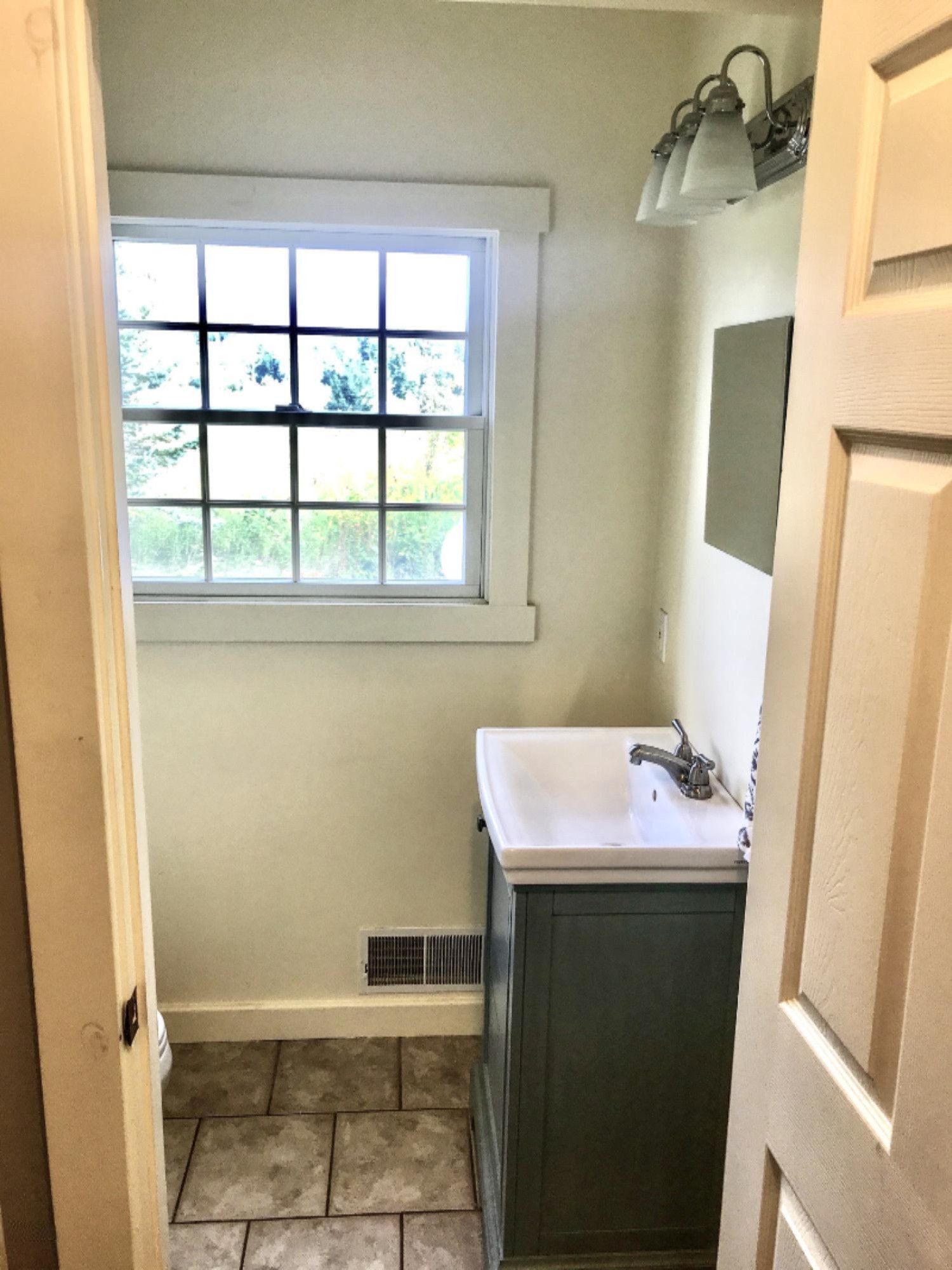 1124 Old Barn Road Freeport, MI 49325 - Photo 13 of 31 main half bath