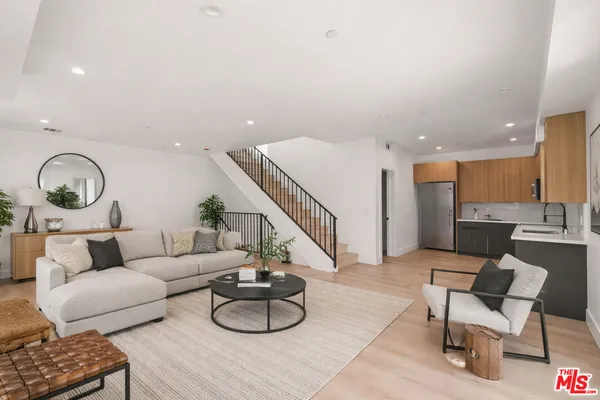 $3,937 | 913 North Hobart Boulevard, Unit 3/4, Los Angeles, CA 90029