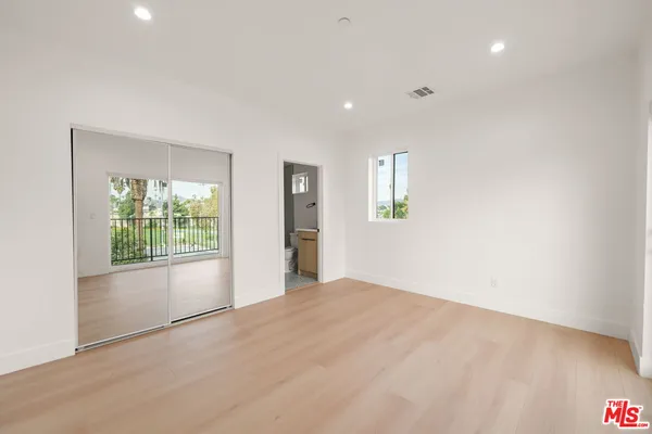 $3,937 | 913 North Hobart Boulevard, Unit 3/4, Los Angeles, CA 90029