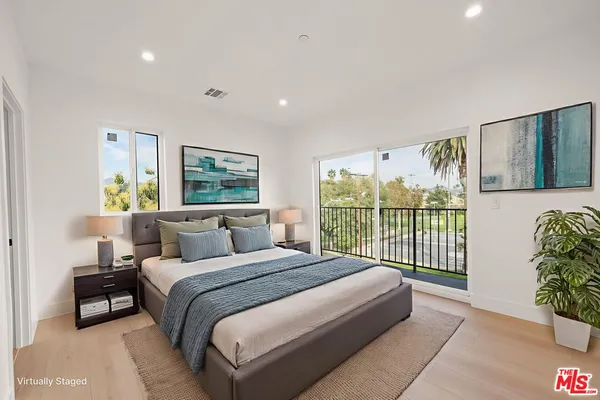 $3,937 | 913 North Hobart Boulevard, Unit 3/4, Los Angeles, CA 90029