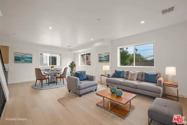 $3,937 | 913 North Hobart Boulevard, Unit 3/4, Los Angeles, CA 90029