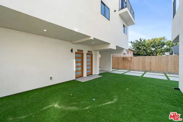 $3,937 | 913 North Hobart Boulevard, Unit 3/4, Los Angeles, CA 90029