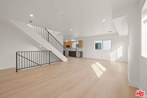 $3,937 | 913 North Hobart Boulevard, Unit 3/4, Los Angeles, CA 90029