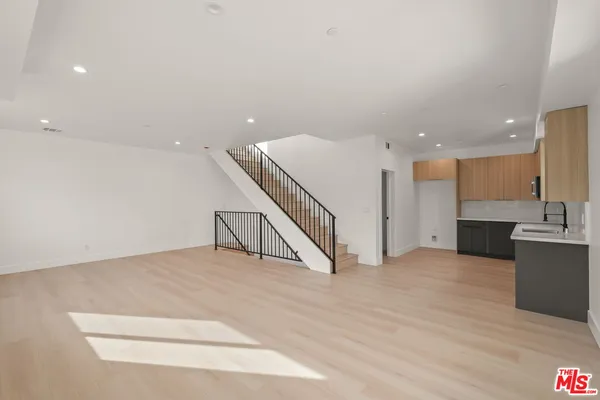 $3,937 | 913 North Hobart Boulevard, Unit 3/4, Los Angeles, CA 90029