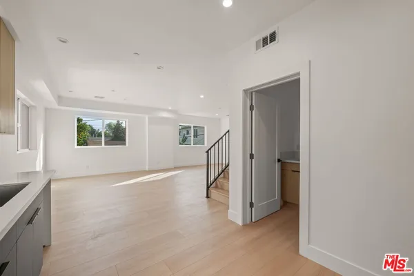 $3,937 | 913 North Hobart Boulevard, Unit 3/4, Los Angeles, CA 90029