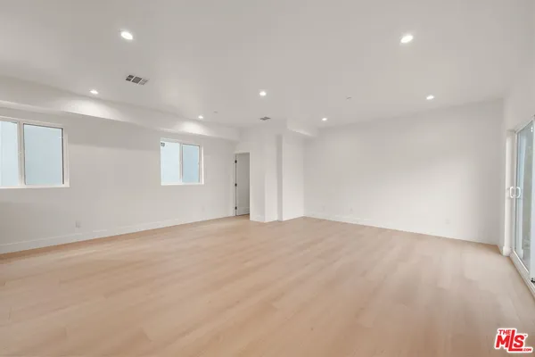 $3,937 | 913 North Hobart Boulevard, Unit 3/4, Los Angeles, CA 90029