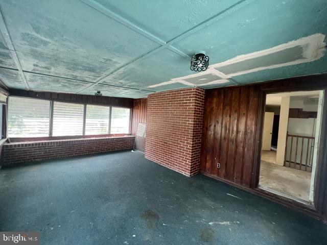 6725 Glenkirk Road Baltimore, MD 21239 - Photo 9 of 25 Large Florida Room