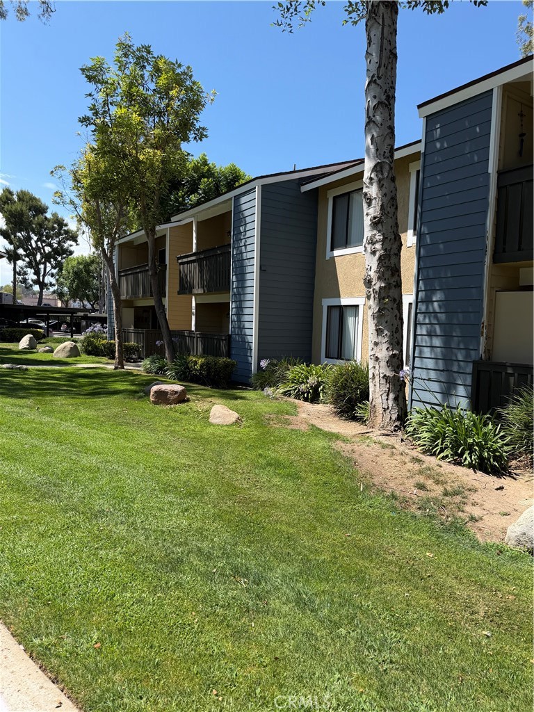 3535 Banbury Drive, Unit 178 Riverside, CA 92505 - Photo 3 of 23 Grassy walkway