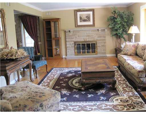 1764 Washington Road Apollo, PA 15613 - Photo 3 of 18 Living Room.