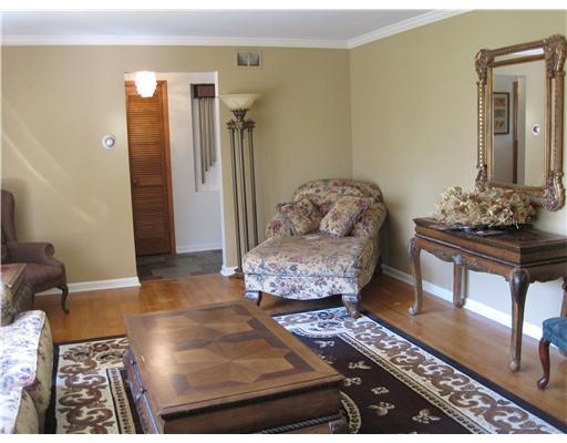 1764 Washington Road Apollo, PA 15613 - Photo 4 of 18 Living Room.