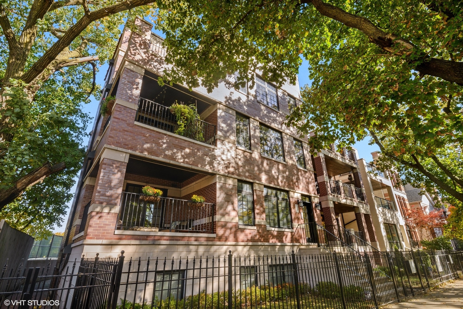 1232 West Melrose Street, Unit 1 Chicago, IL 60657 - Photo 2 of 36