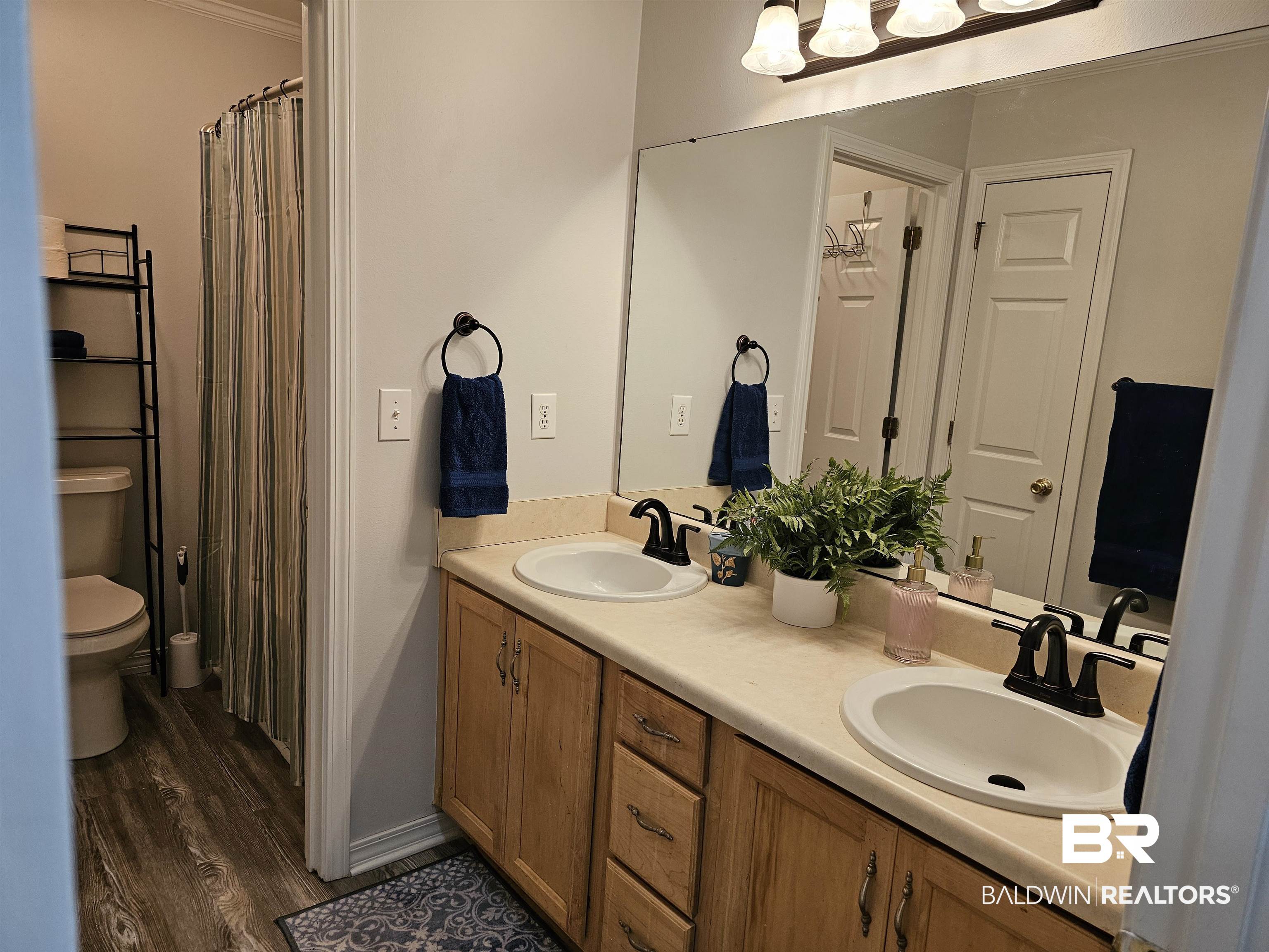 431 Hamilton Boulevard Foley, AL 36535 - Photo 6 of 30 Guest Bathroom