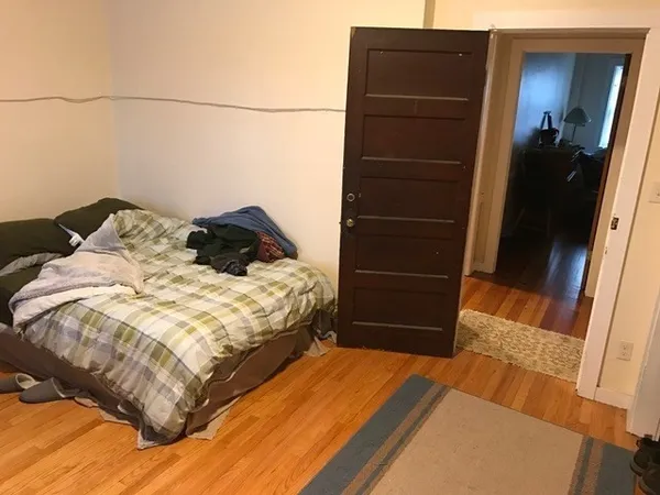 $2,400 | 79 Hawley Street, Unit D, Northampton, MA 01060