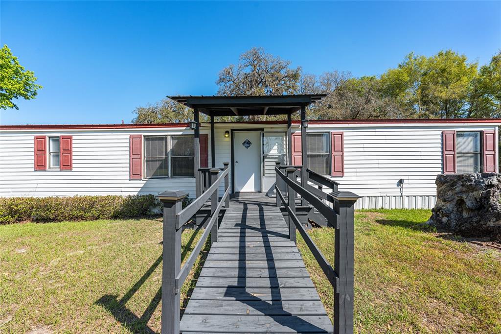 5600 Southeast 39th Street Trenton, FL 32693 - Photo 43 of 73 a view of a house with entertaining space