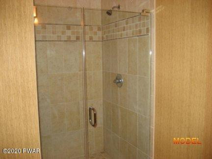 306 MacIntosh Way Matamoras, PA 18336 - Photo 9 of 18 Master shower