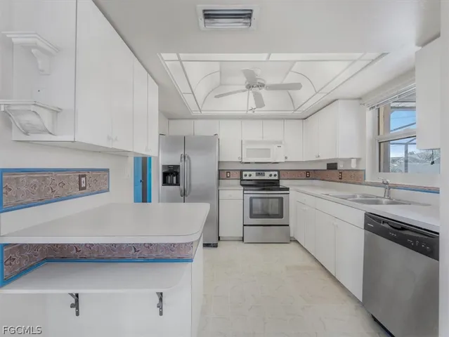 $245,000 | 2206 Southeast 8th Place, Cape Coral, FL 33990