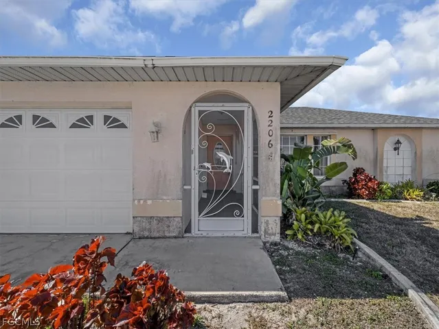 $245,000 | 2206 Southeast 8th Place, Cape Coral, FL 33990